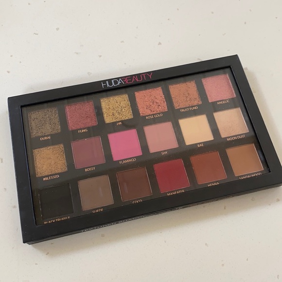 Huda Beauty Rose Gold Textured Eyeshadow Palette - Picture 3 of 3
